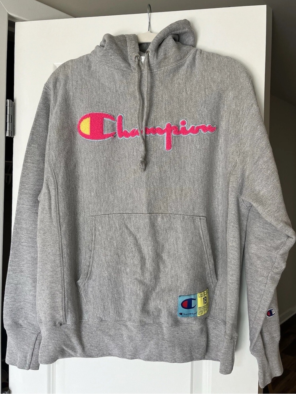 CHAMPION UNISEX Reverse Weave Script Hoodie, Gray, Mens M